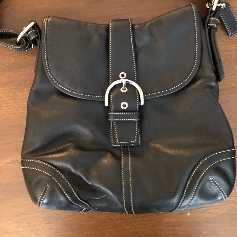 Coach leather shoulder bag. Excellent condition!
